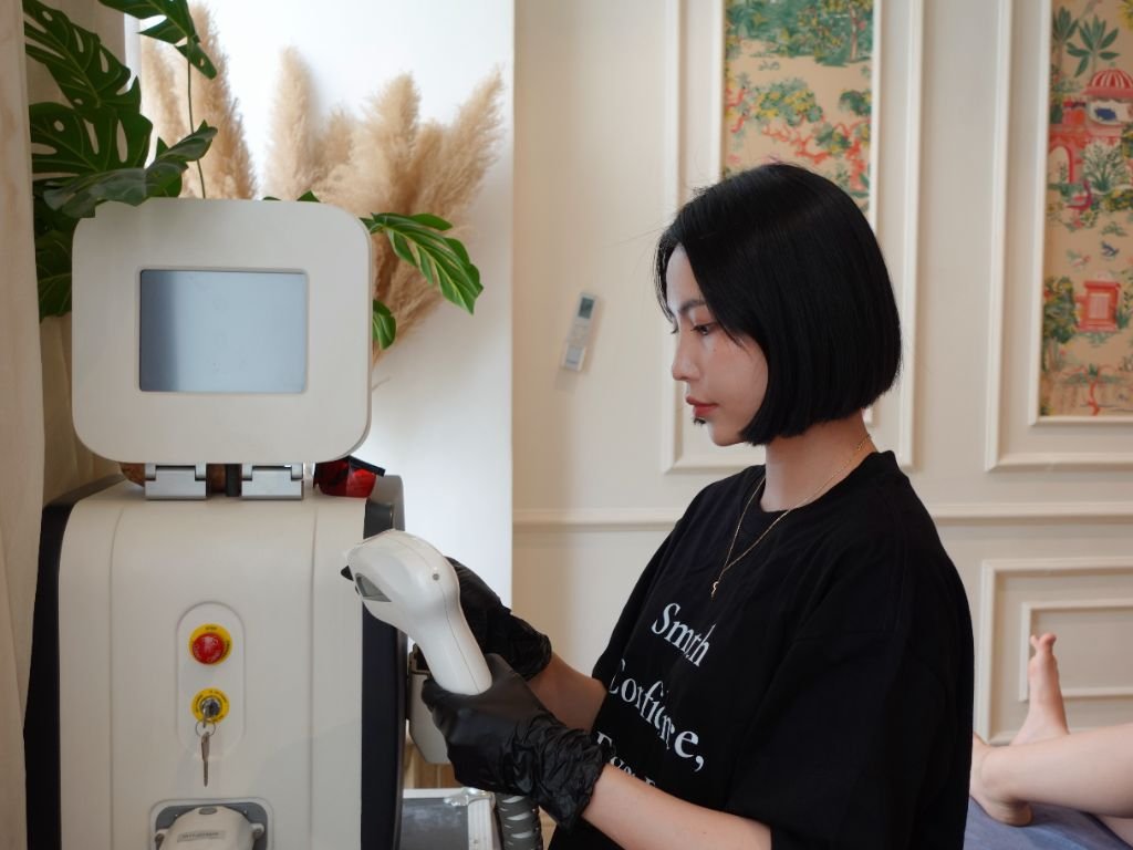 Diode Laser hair removal device at LINH LAN Waxing, District 1 Ho Chi Minh City