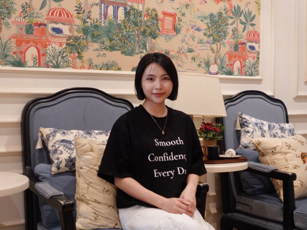 Founder Ms. Sine in the LINH LAN waiting lounge, Saigon