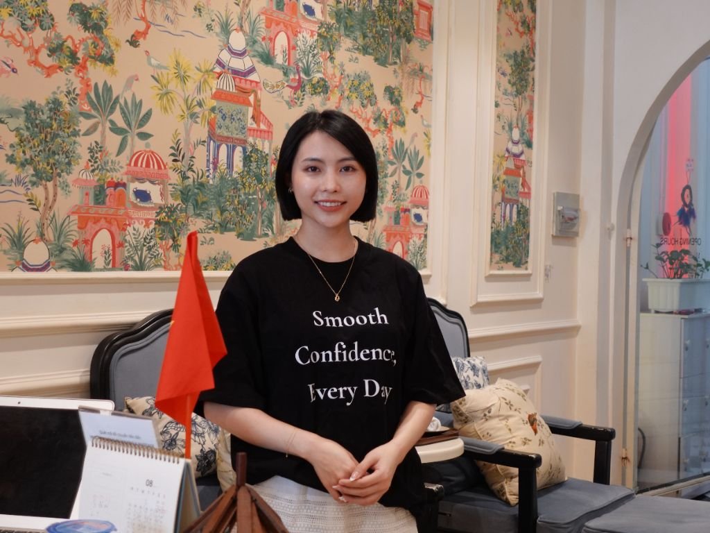 Portrait of Ms. Sine — founder and waxing specialist at LINH LAN Saigon